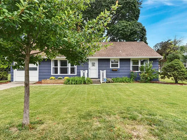 7221 Newton Dr, Overland Park, KS 66204