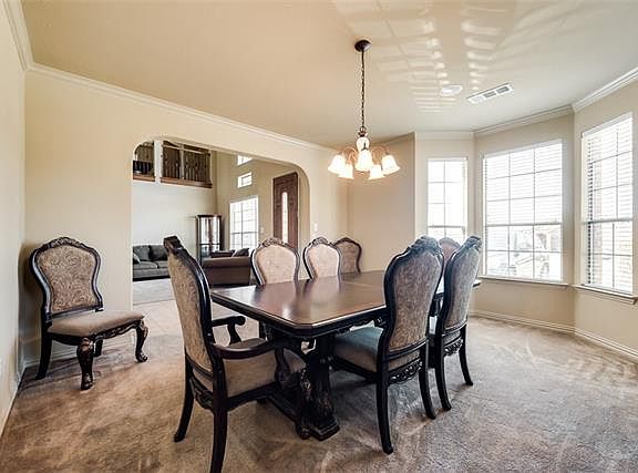 4th image of 1020 Surrey Dr