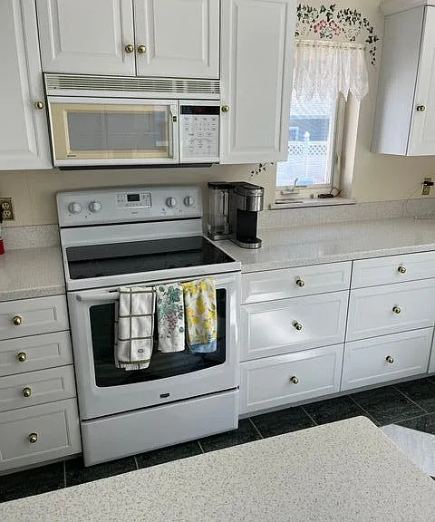 35 Dibiase St — Photo 2