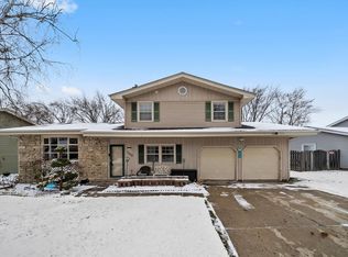 540 N Beck Rd, Lindenhurst, IL 60046