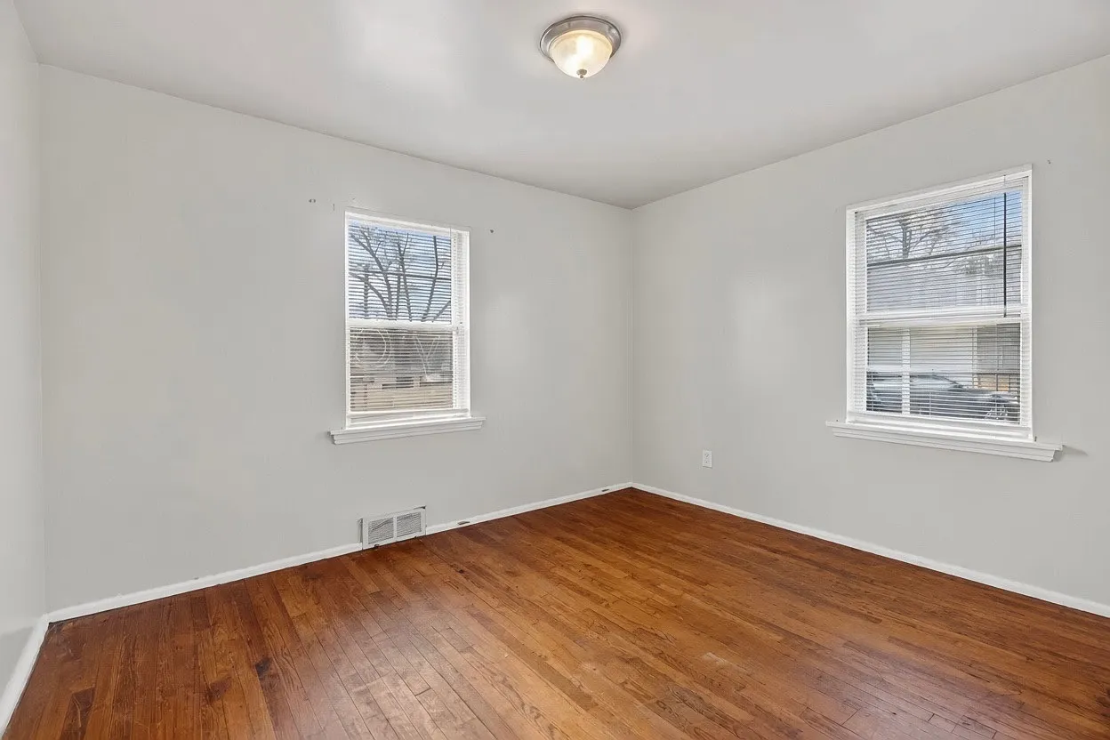 3 bed, 864 sqft, $1,225 — Photo 3