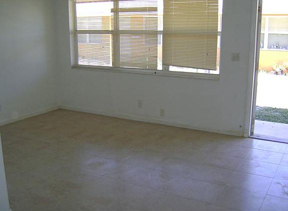 3rd image of 525 Hunter St APT 2