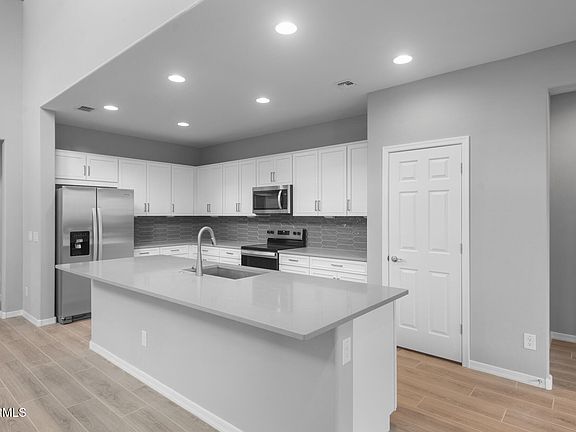 4th image of 17812 W GETTY Drive