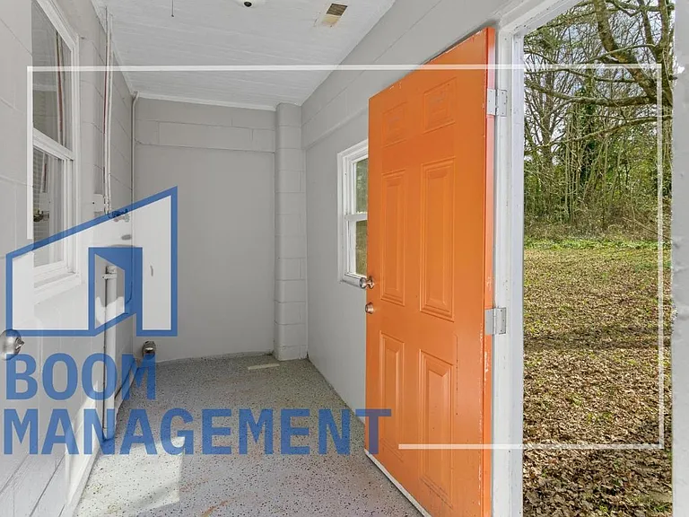 1411 Parham St — Photo 10