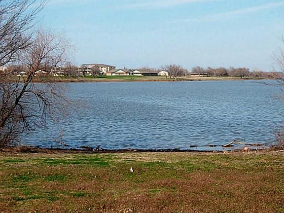 4th image of 818 Driftwood Dr