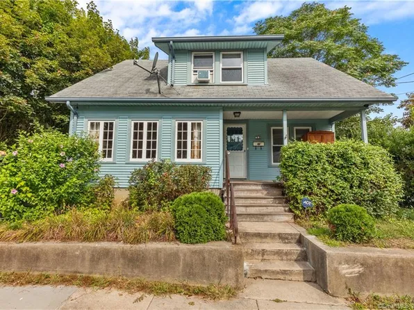 97 Raymond St Extension, New London, CT 06320