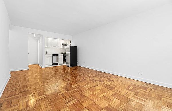 1st image of 200 E 17th St APT 1g