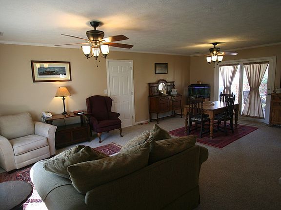 Welcoming greatroom