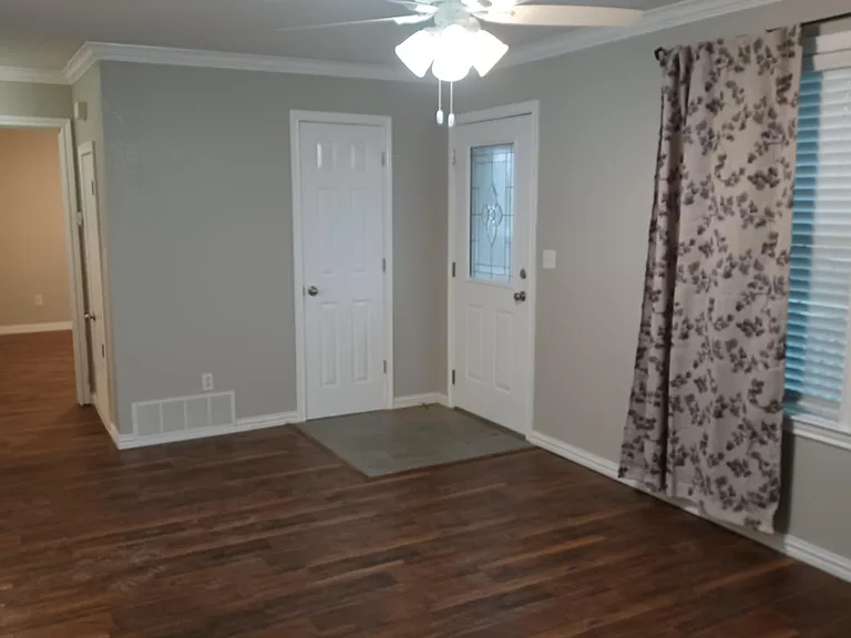 203 W Eagle St — Photo 7