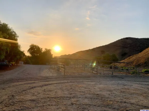 9311 Del Arroyo Dr, Sun Valley, CA 91352