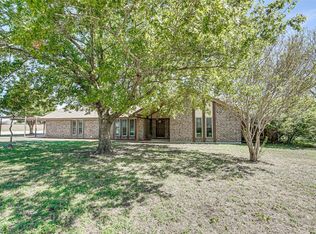 910 Rock Creek Dr, Red Oak, TX 75154