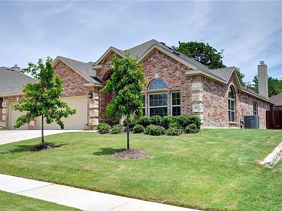 2nd image of 923 Christopher Dr