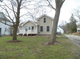 543 Washington St, Woodstock, IL 60098