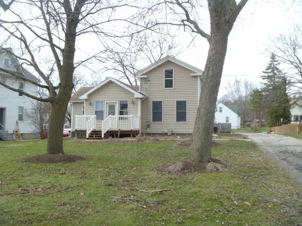 543 Washington St, Woodstock, IL 60098