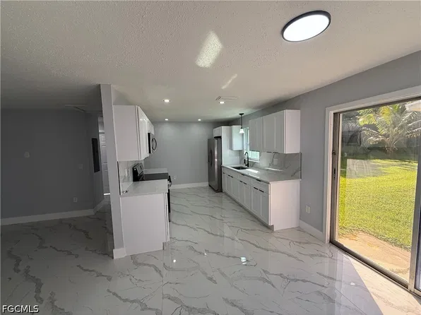 317 Montgomery Ave, Fort Myers, FL 33905