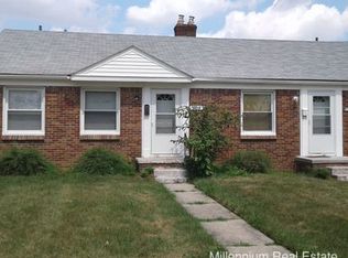 18711 Roscommon St, Harper Woods, MI 48225