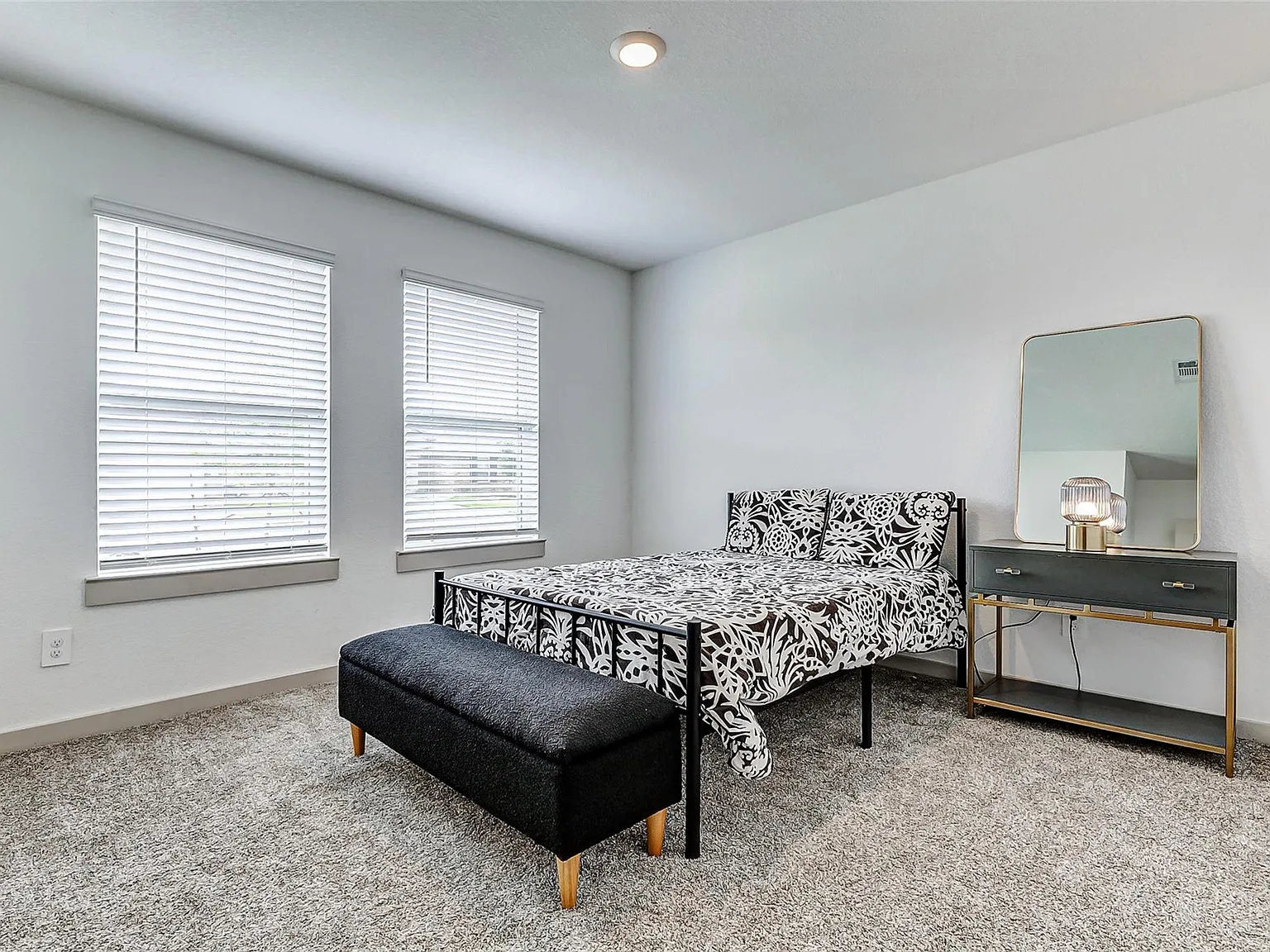 4 bed, 2.0 bath, 2039 sqft, $2,500 — Photo 4
