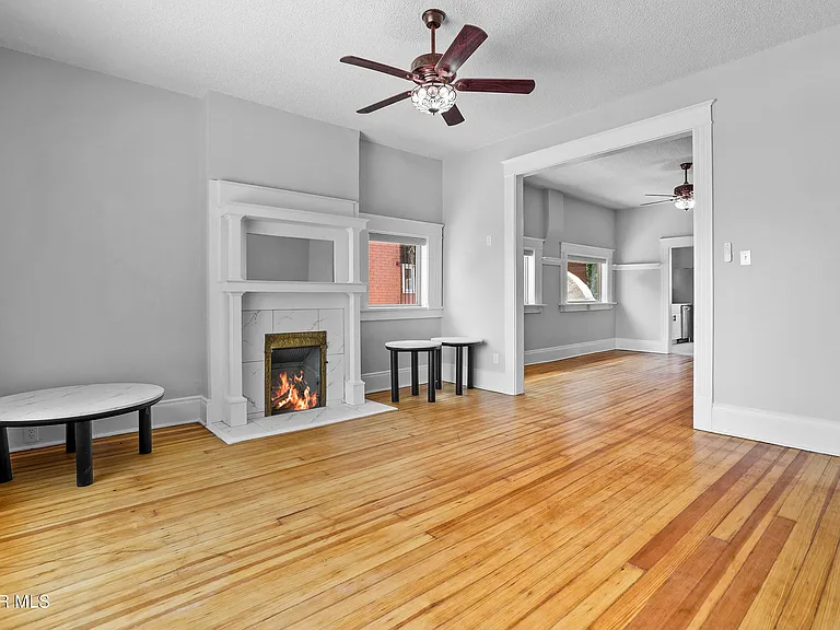 305 E River Ave — Photo 16