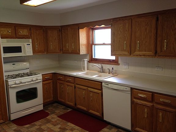 3rd image of 6104 Victoria Dr