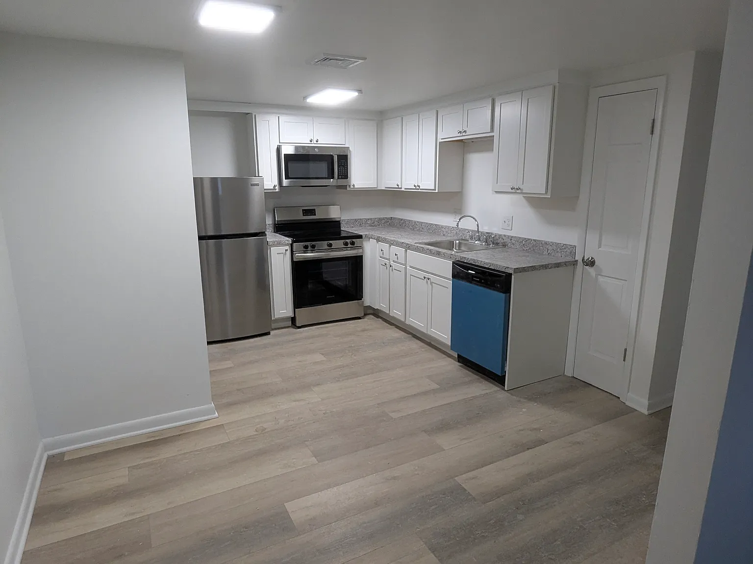 2 bed, 1100 sqft, $1,375 — Photo 2