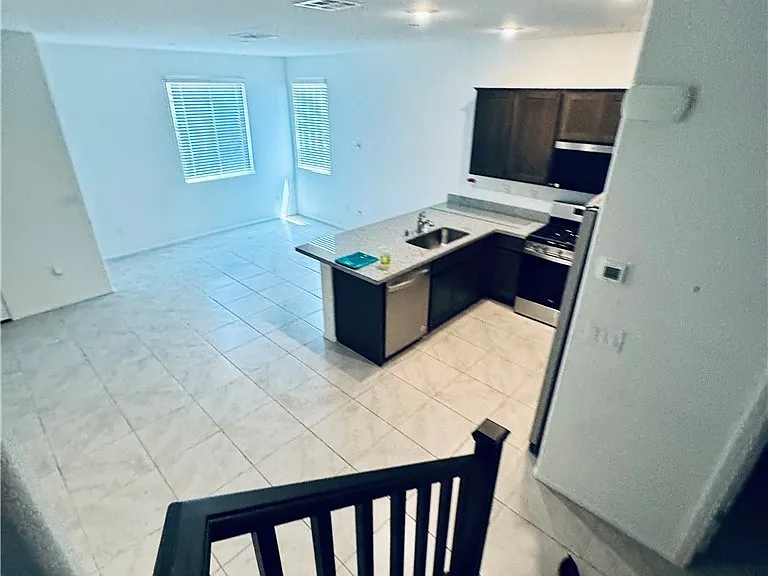850 Bronzite St — Photo 28