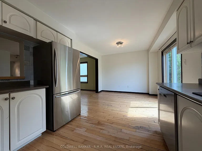 75 Margaret Graham Cres — Photo 12