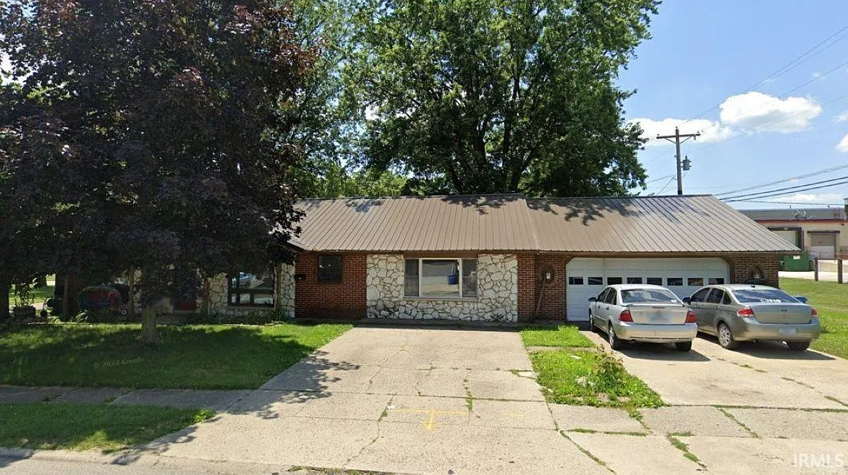 16 Earl Ave photo 1
