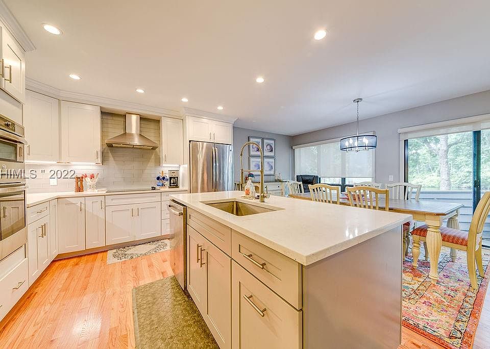 1st image of 13 Lake Forest Dr