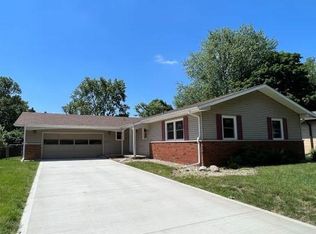 2205 Glenoak Dr, Champaign, IL 61821