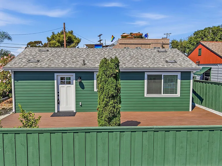 4005 Manzanita — Photo 1