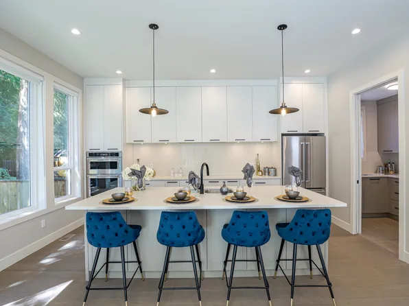 1388 Madore Ave, Coquitlam, BC V3K 3B8