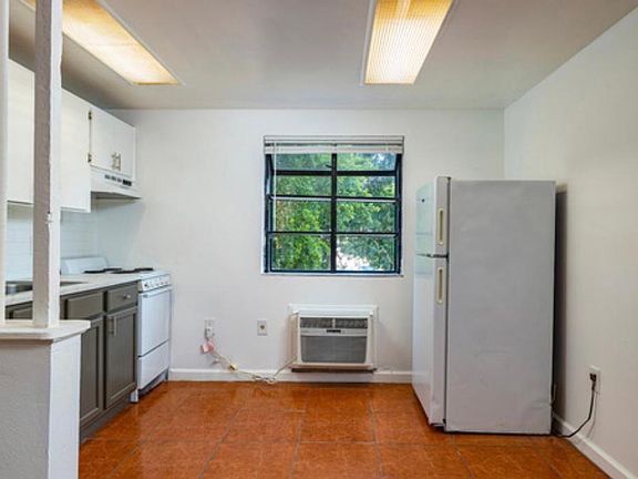 4th image of 2166 Bradford St APT 124