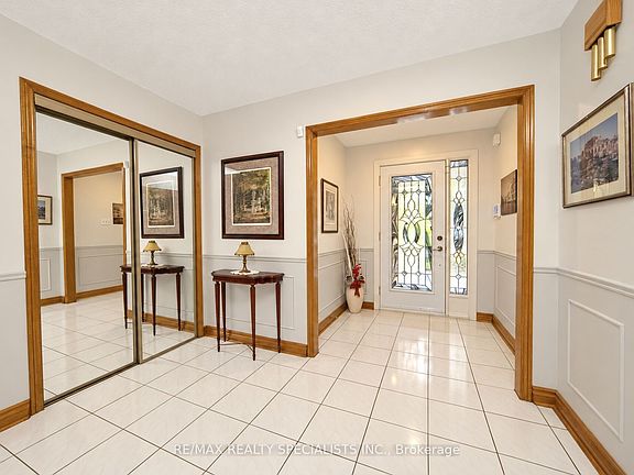 3rd image of 157 Sunforest Dr