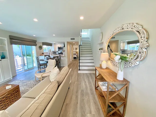 3 bed, 2.5 bath, 1350 sqft, $5,700 — Photo 2