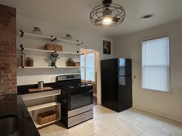 2750 Poland Ave #2R, Hamtramck, MI 48212