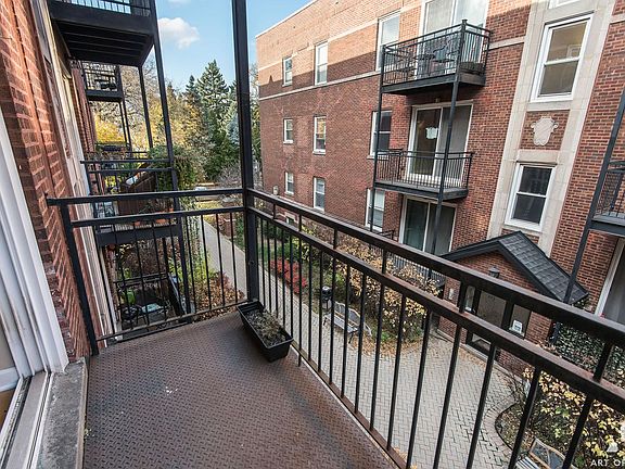 2nd image of 3711 N Kenneth Ave Unit 319