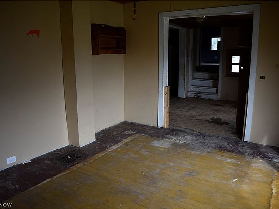 4th image of 504 E Main St