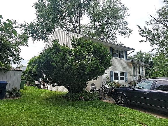 3rd image of 11 Manor Dr