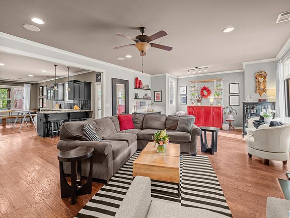 4th image of 3739 James Hill Cir