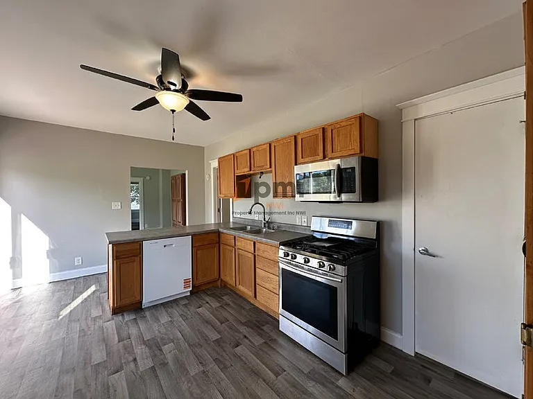 2122 Elston St #A — Photo 7