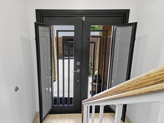 5th image of 514 E Elmwood Ave APT B