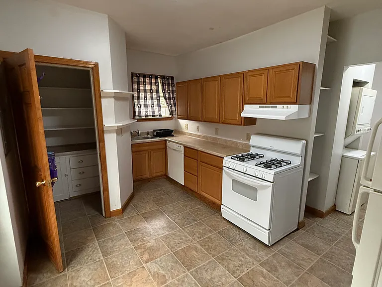 555 Essex St #3 — Photo 5