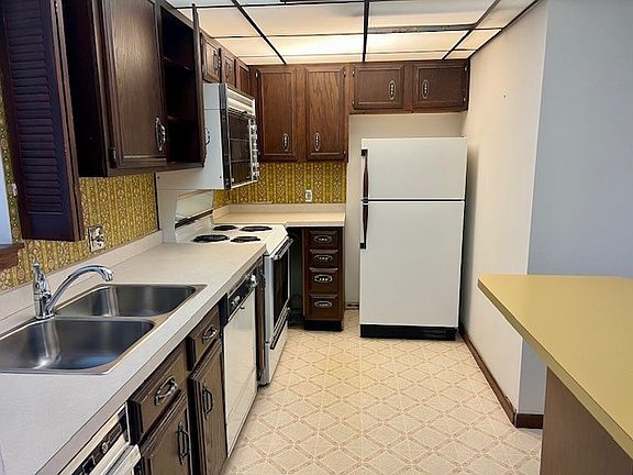 2nd image of 1420 Woodbridge Rd APT 2B