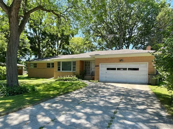 38159 S Julian St, Clinton Township, MI 48036