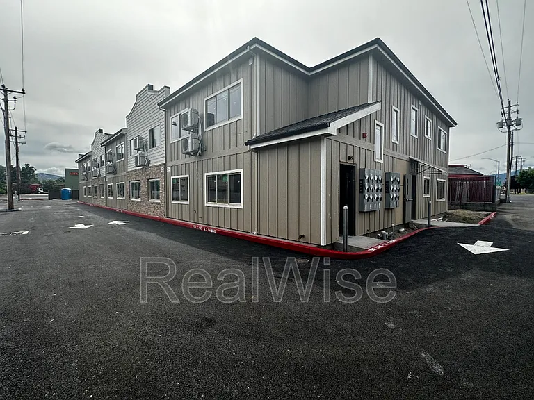 1935 Table Rock Rd #4 — Photo 5