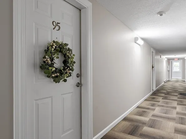 95 Heritage Dr #95, Northbridge, MA 01534