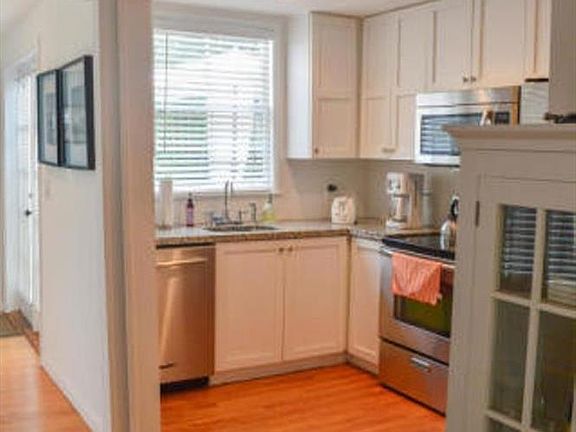4th image of 1015 Nassau St