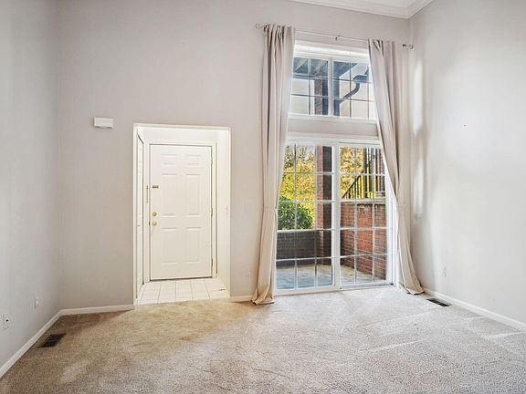 4th image of 2924 Barclay Way