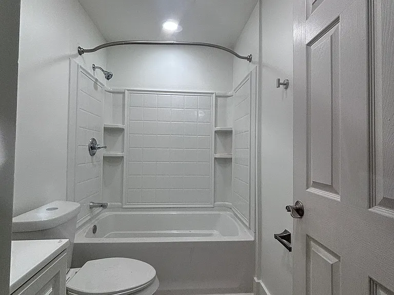 2120 Emmons Ave — Photo 2