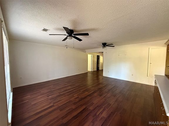 5th image of 906 Bell Ln